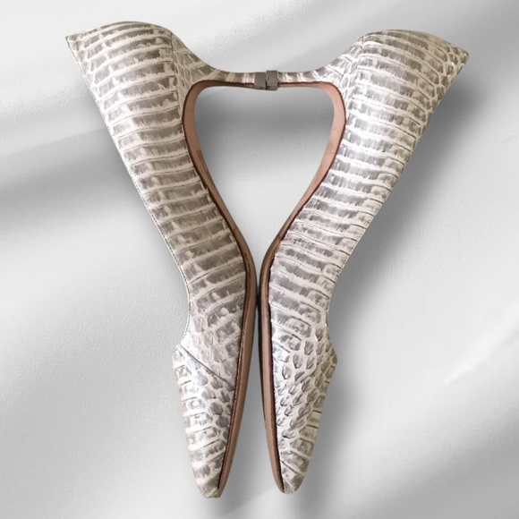 Manolo Blahnik Python Pointed Toe Pump - Picture 5 of 16